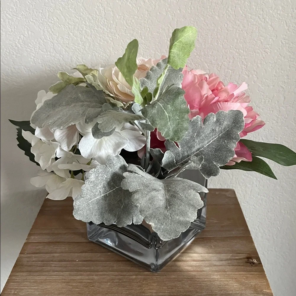 Elegant Floral Arrangement in Silver Glass Vase